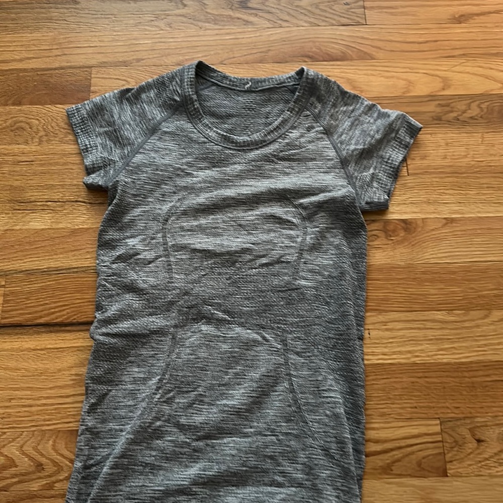 Lululemon t-shirt